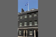 scottish-saltire-flag-flying-at-downing-street-137297900188302601-130708131947