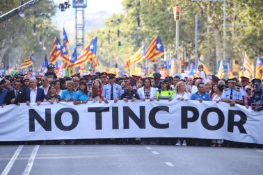 la-capcalera-de-la-manifestacio-no-tinc-por-amb-els-serveis-demergencia