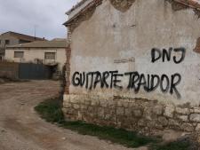 pintada-insultante-contra-tomas-guitarte-en-su-pueblo-natal-cutanda-1.jpeg