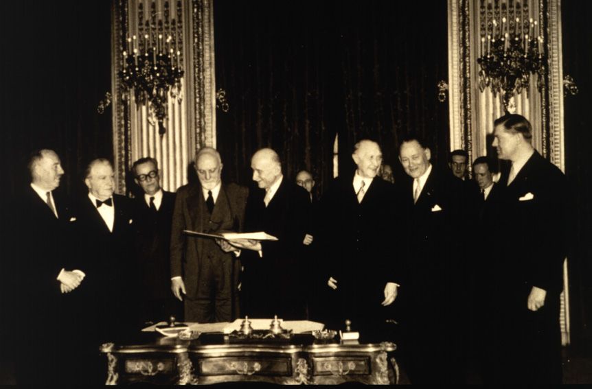 Firma-del-Tratado-de-París-germen-de-la-Unión-Europea.jpg