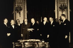 Firma-del-Tratado-de-París-germen-de-la-Unión-Europea.jpg